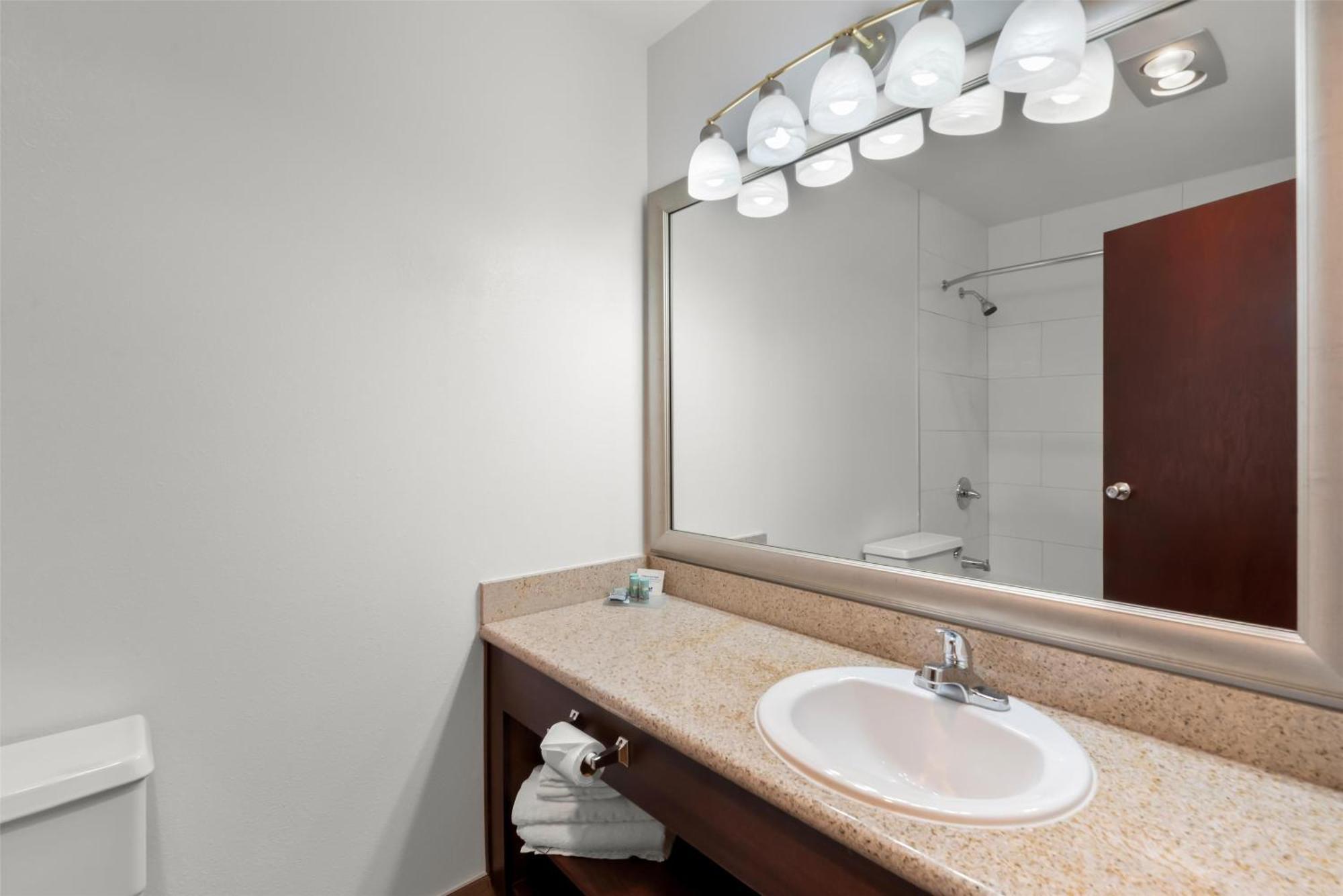 Western Chieftain Hotel 3*