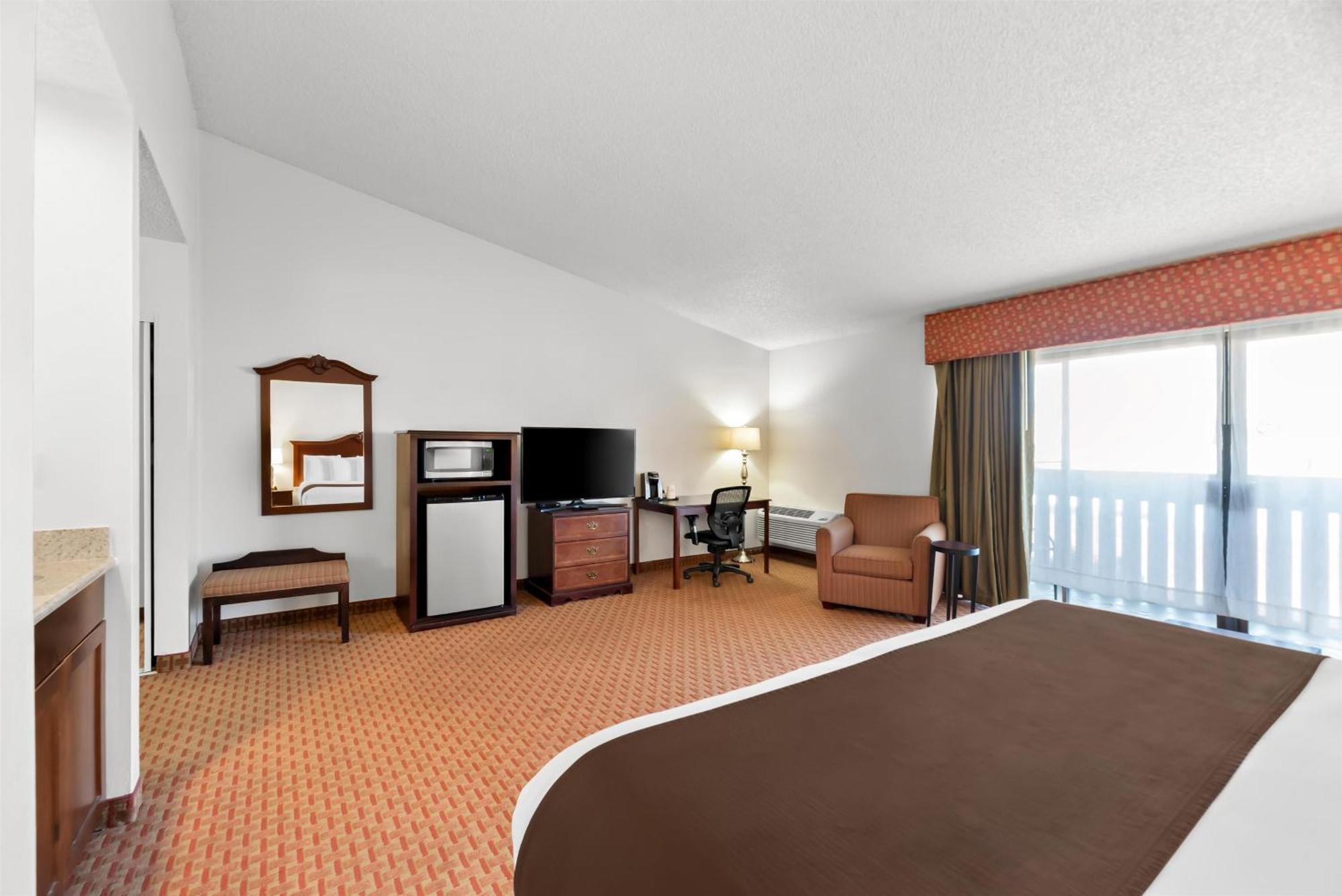 Western Chieftain Hotel 3*