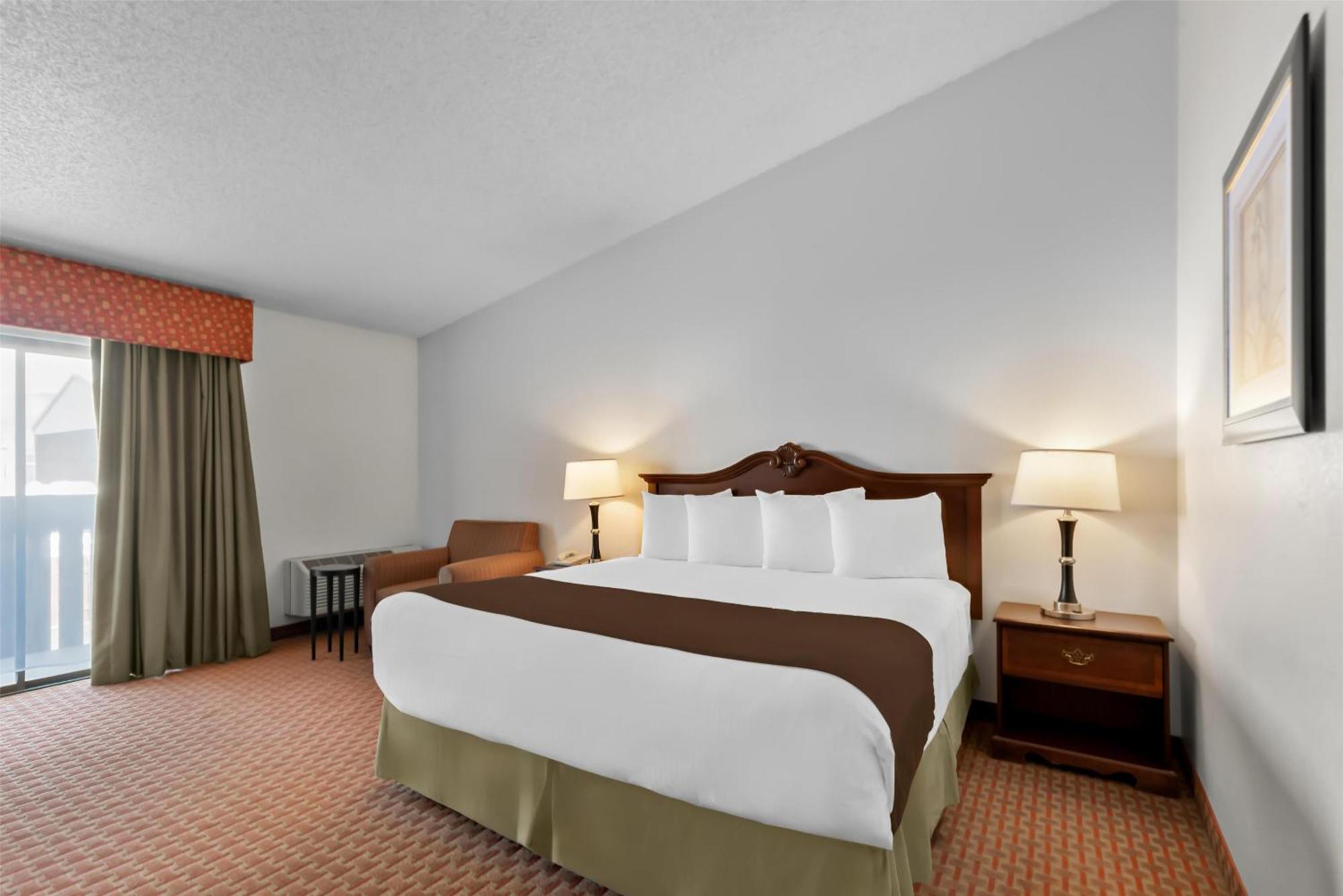 Western Chieftain Hotel 3*