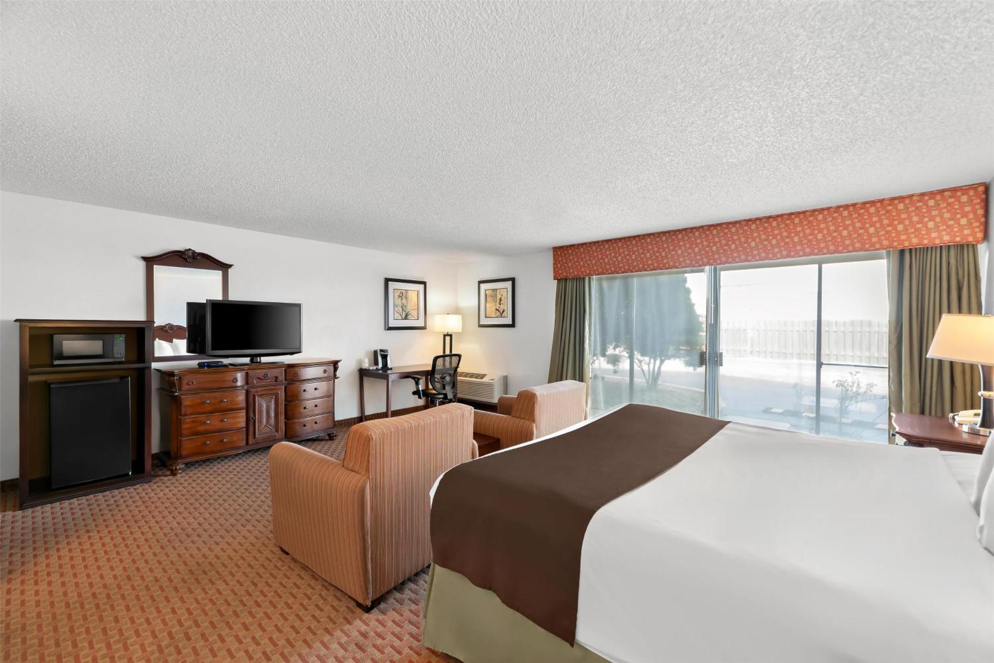 Western Chieftain Hotel 3*